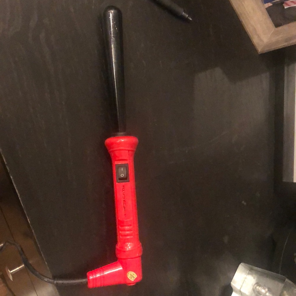 Paul Mitchell curling wand.